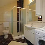 Vikendica I Zmijavci